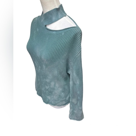Brightly Twisted Print Sweater w/ Color Cut Out / Size: Medium/ Color: Turquoise - Picture 3 of 6